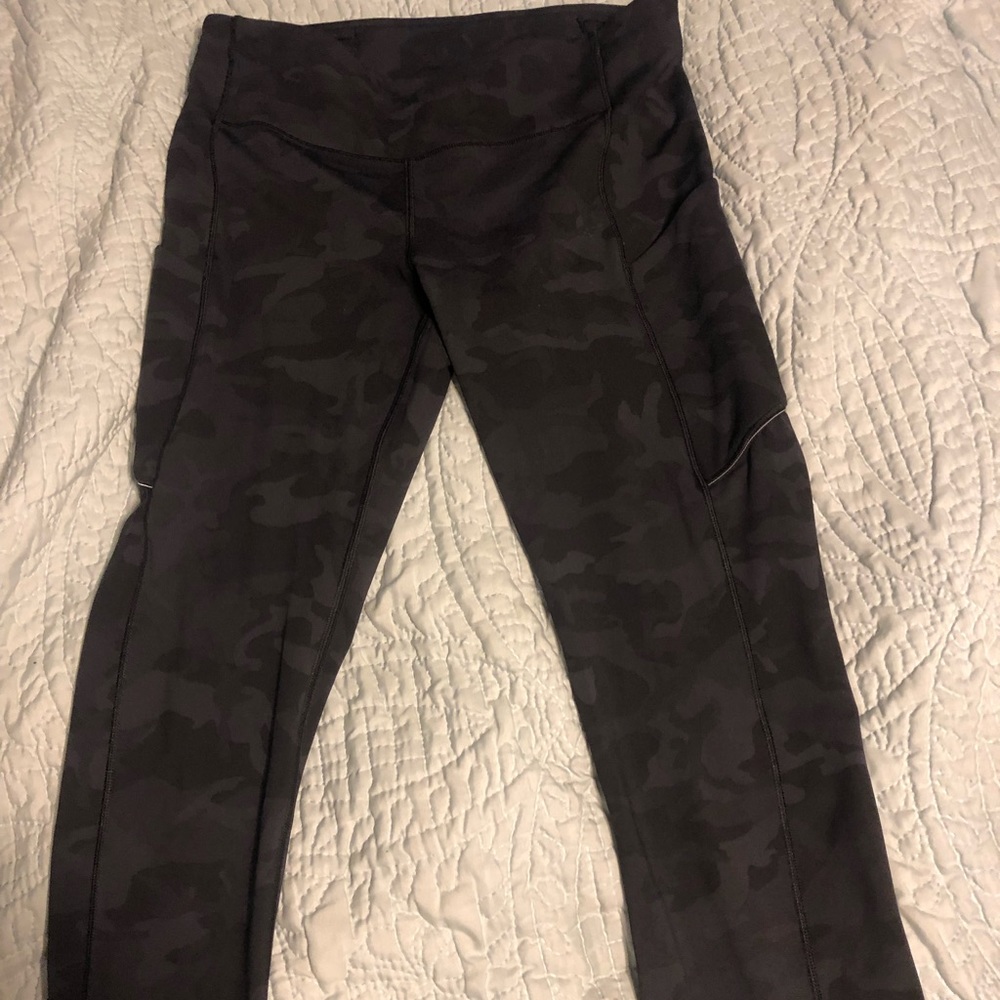Lululemon Speed Up crop Size 8, no rip tag.